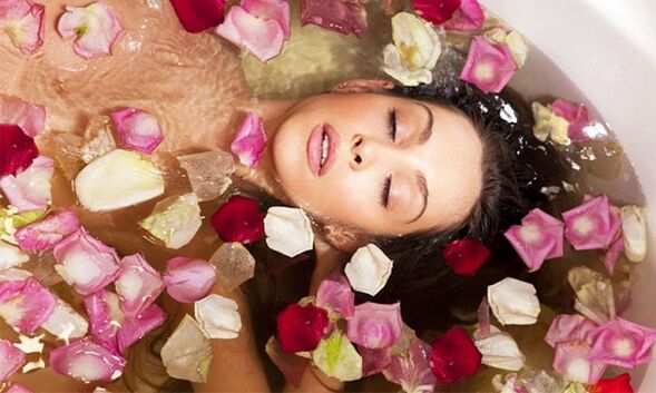 Tomar baños de aceite para o aumento dos peitos