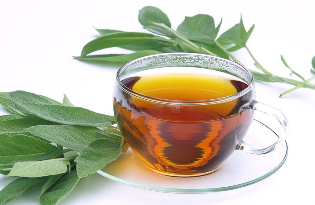 Té de salvia para aumentar o peito